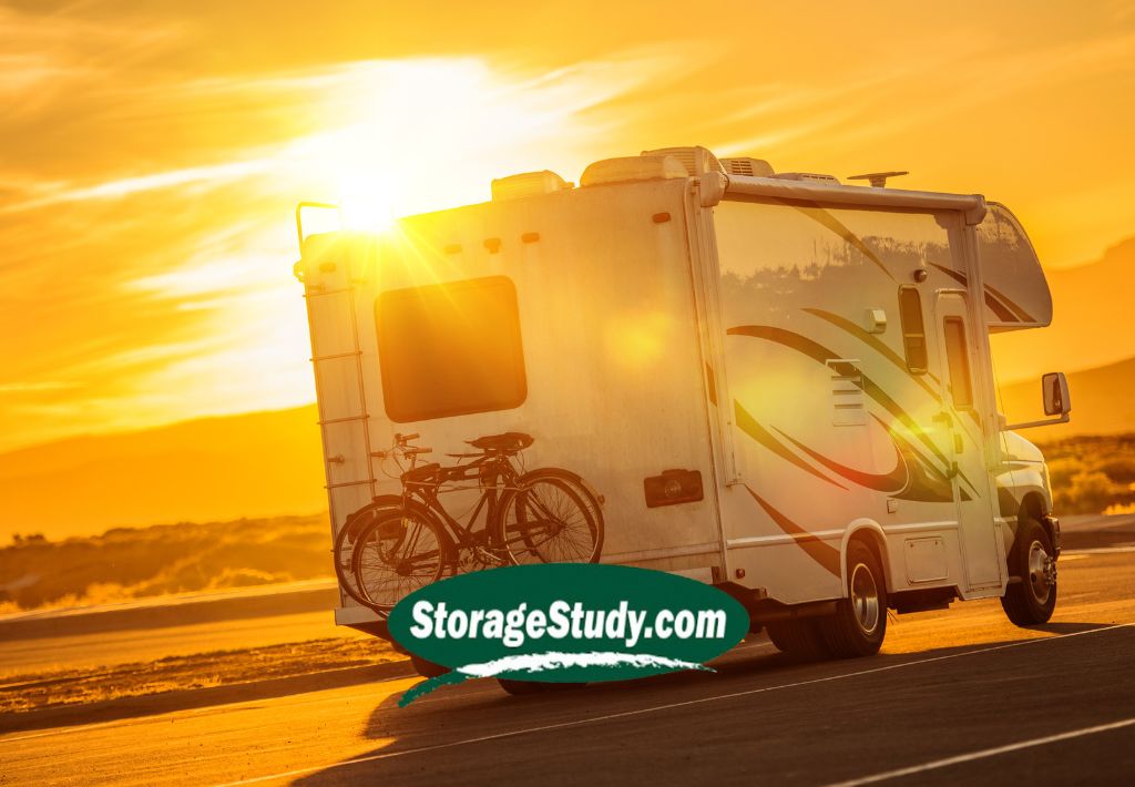 this is an image of people moving to florida with all their stuff in an RV suggesting why it's important to work with a self-storage developer to accommodate population growth